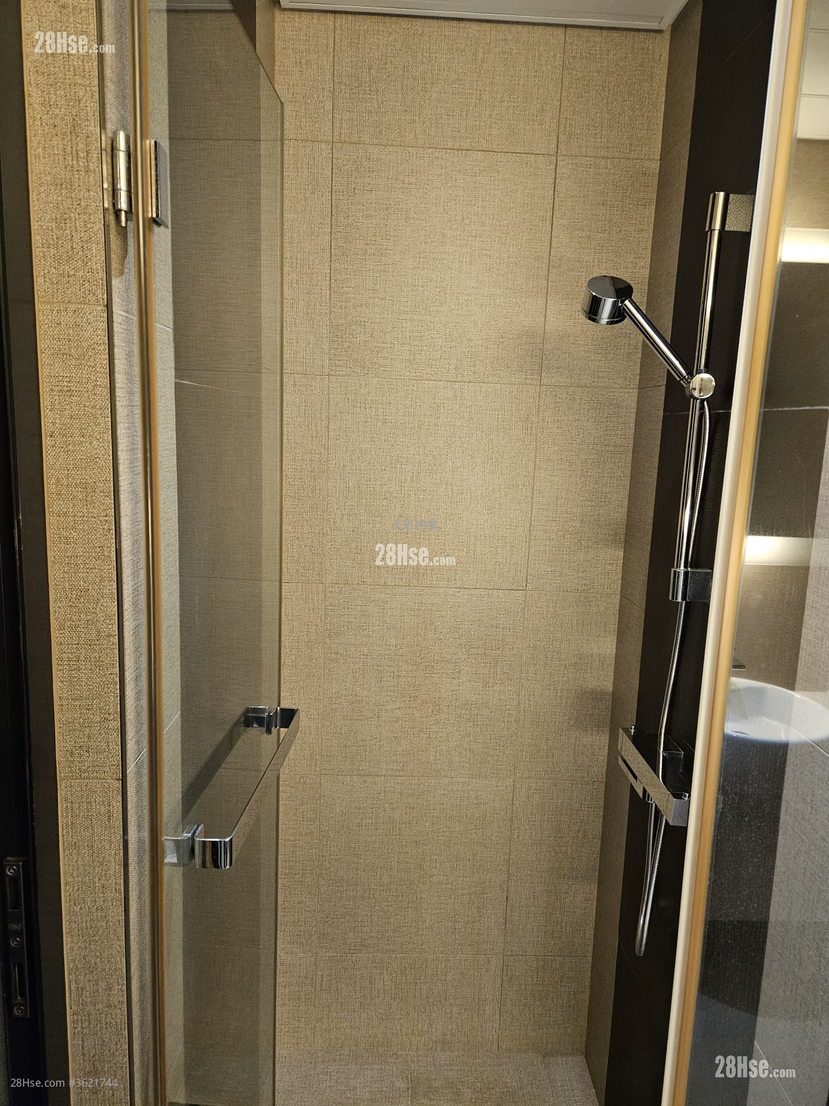 Queen's Cube Rental 1 Bedroom , 1 Bathroom 377 ft² ( 35.0 m² ) Queen's Cube Rental 1 Bedroom , 1 Bathroom 377 ft² ( 35.0 m² )