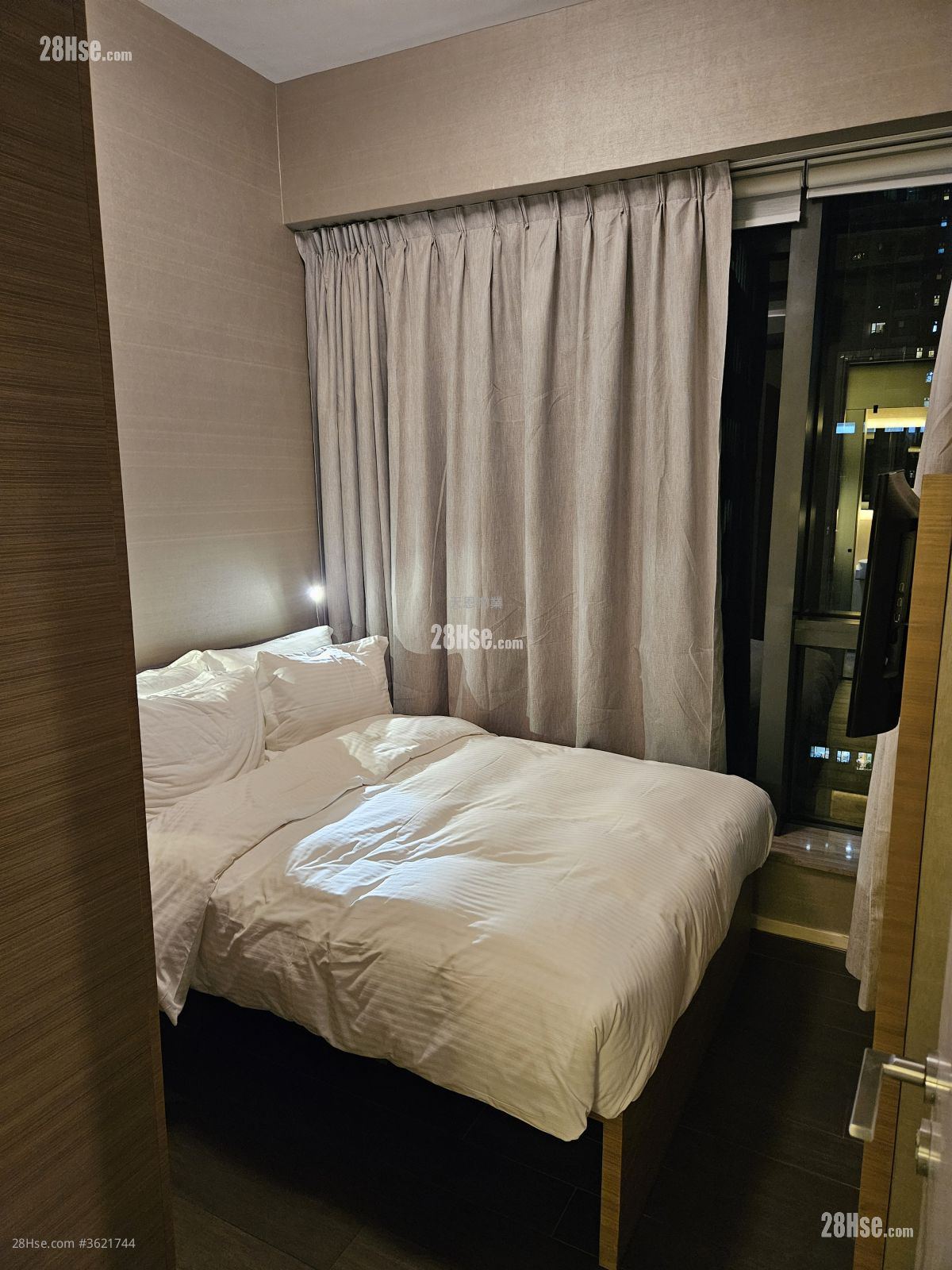 Queen's Cube Rental 1 Bedroom , 1 Bathroom 377 ft² ( 35.0 m² ) Queen's Cube Rental 1 Bedroom , 1 Bathroom 377 ft² ( 35.0 m² )