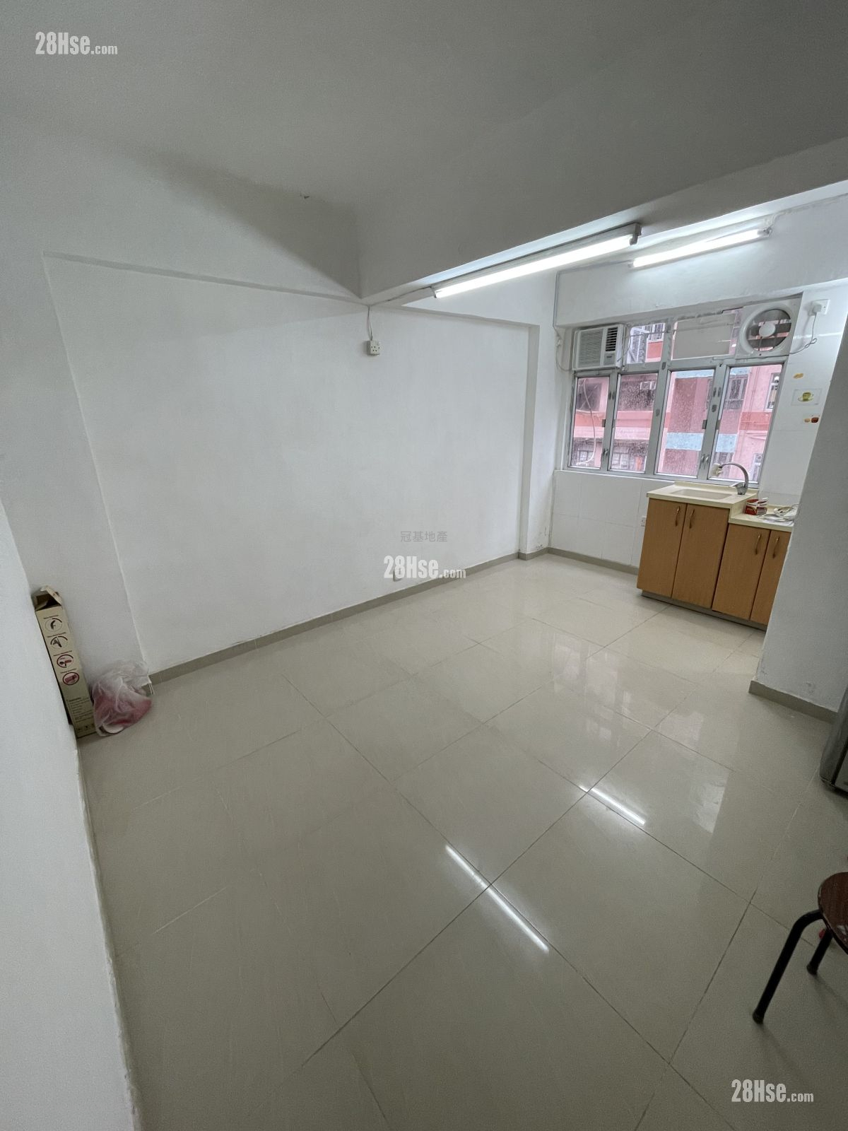 名贤大楼 租盘 1 房 , 1 浴室 180 平方尺 ( 16.7 平方米 ) 名贤大楼 租盘 1 房 , 1 浴室 180 平方尺 ( 16.7 平方米 )