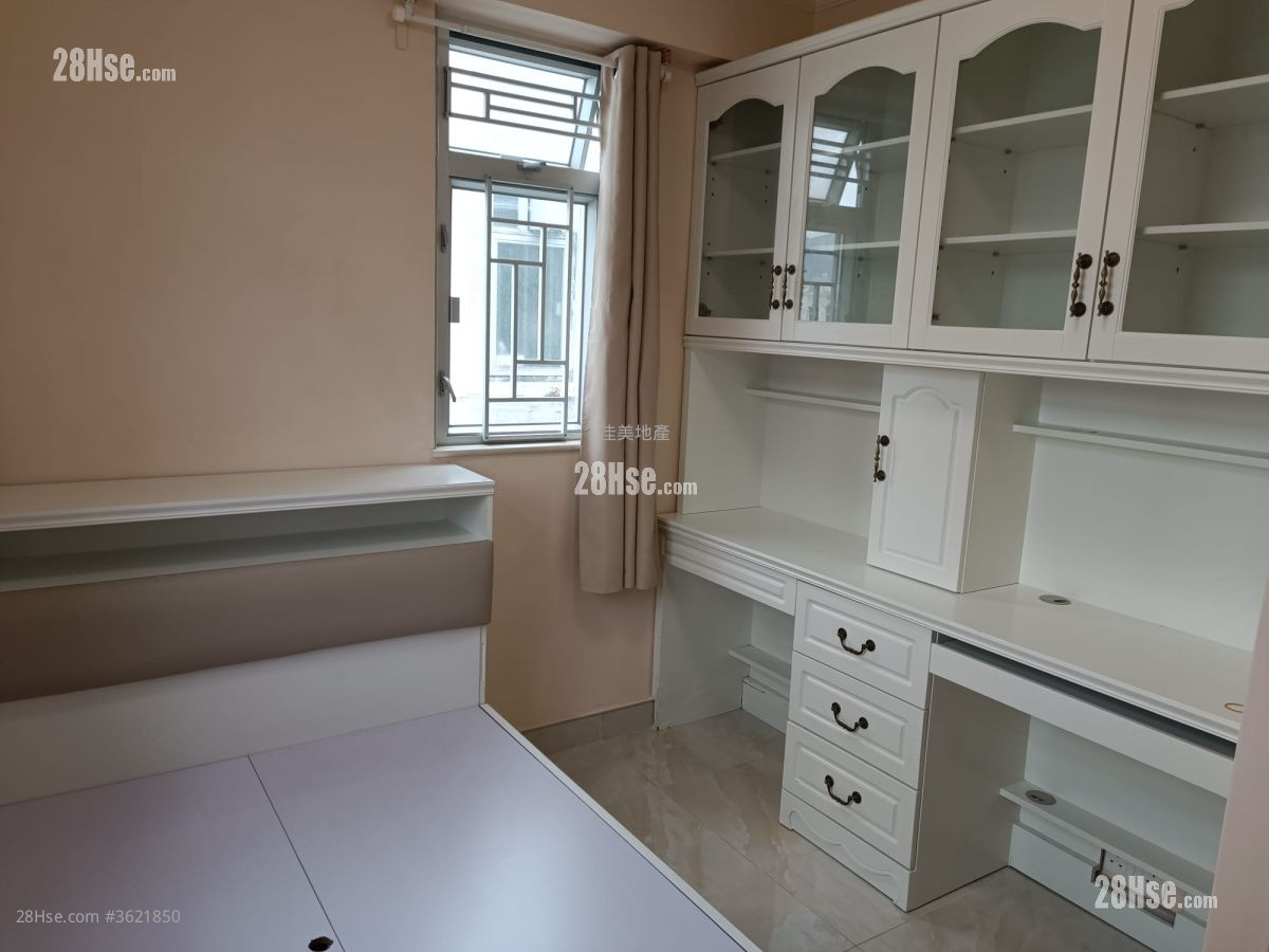 Wyler Garden Rental 2 Bedrooms , 1 Bathroom 415 ft² ( 38.6 m² ) Wyler Garden Rental 2 Bedrooms , 1 Bathroom 415 ft² ( 38.6 m² )