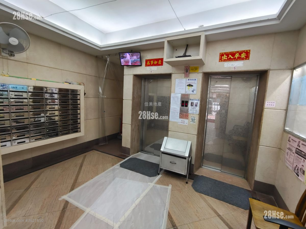 Wyler Garden Rental 2 Bedrooms , 1 Bathroom 415 ft² ( 38.6 m² ) Wyler Garden Rental 2 Bedrooms , 1 Bathroom 415 ft² ( 38.6 m² )