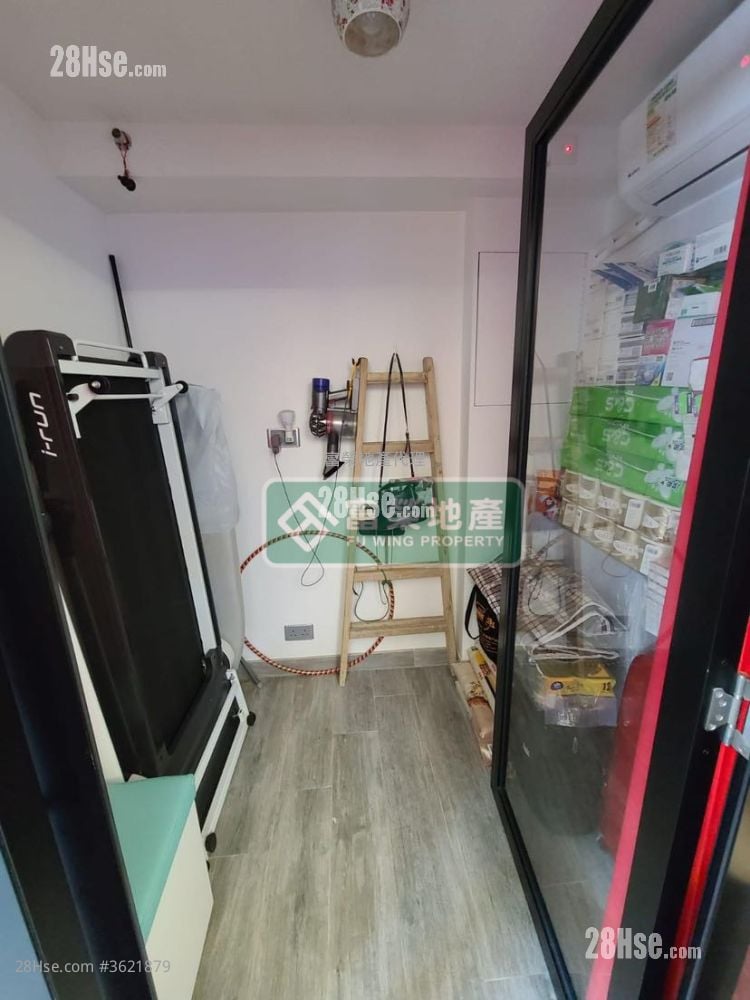 Mainway Court Sell 3 Bedrooms , 2 Bathrooms 737 ft² ( 68.5 m² ) Mainway Court Sell 3 Bedrooms , 2 Bathrooms 737 ft² ( 68.5 m² )