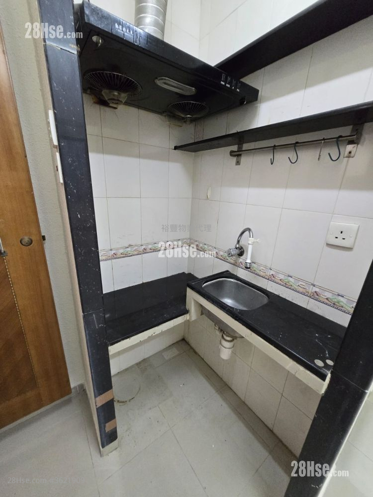 唐楼 租盘 1 房 , 1 浴室 120 平方尺 ( 11.1 平方米 ) 唐楼 租盘 1 房 , 1 浴室 120 平方尺 ( 11.1 平方米 )