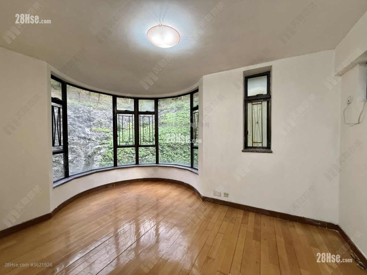 主人房: 大埔宝马山 租盘 3 房 , 3 浴室 915 平方尺 ( 85.0 平方米 ) 主人房: 大埔宝马山 租盘 3 房 , 3 浴室 915 平方尺 ( 85.0 平方米 )