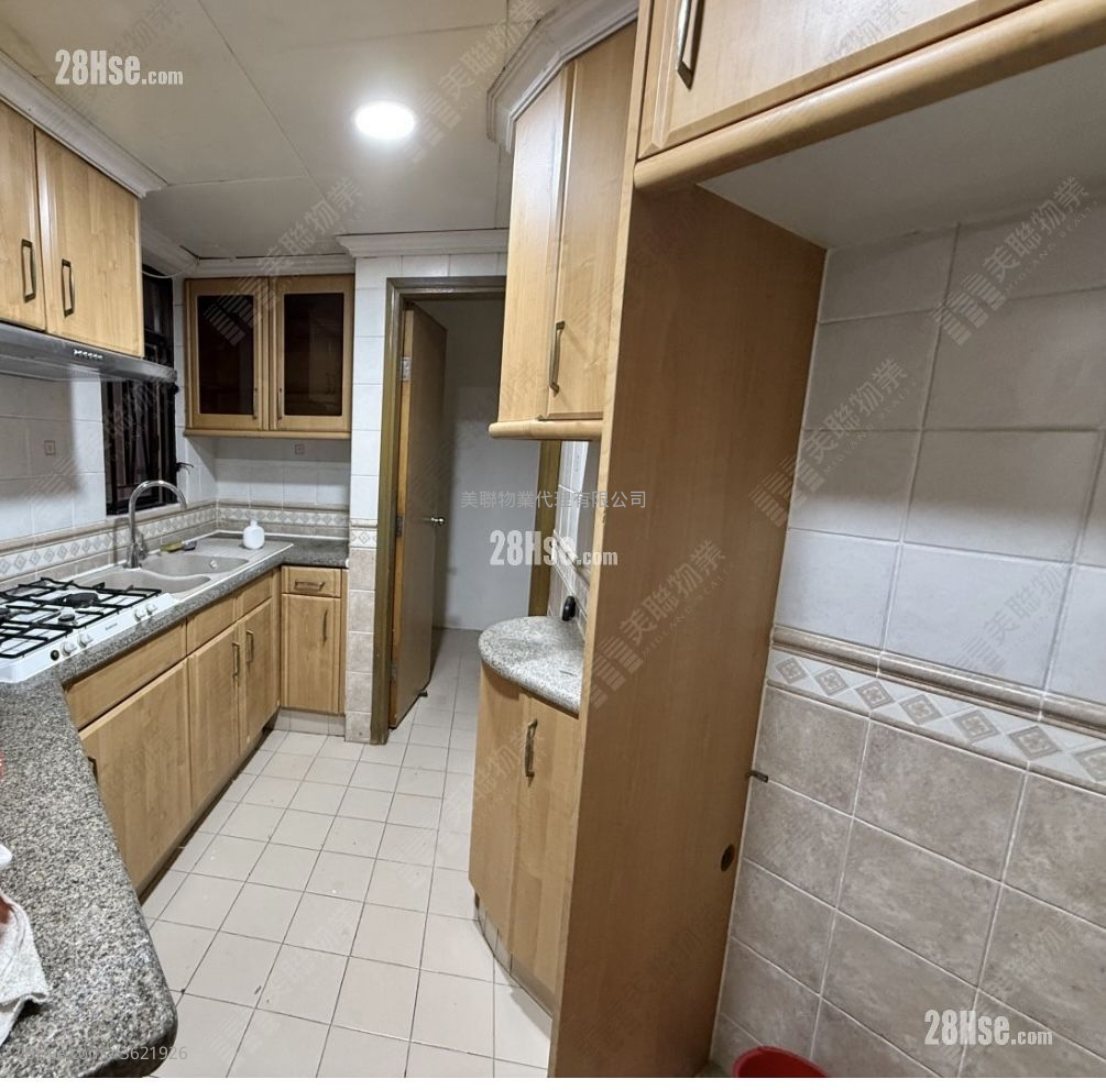 厨房: 大埔宝马山 租盘 3 房 , 3 浴室 915 平方尺 ( 85.0 平方米 ) 厨房: 大埔宝马山 租盘 3 房 , 3 浴室 915 平方尺 ( 85.0 平方米 )