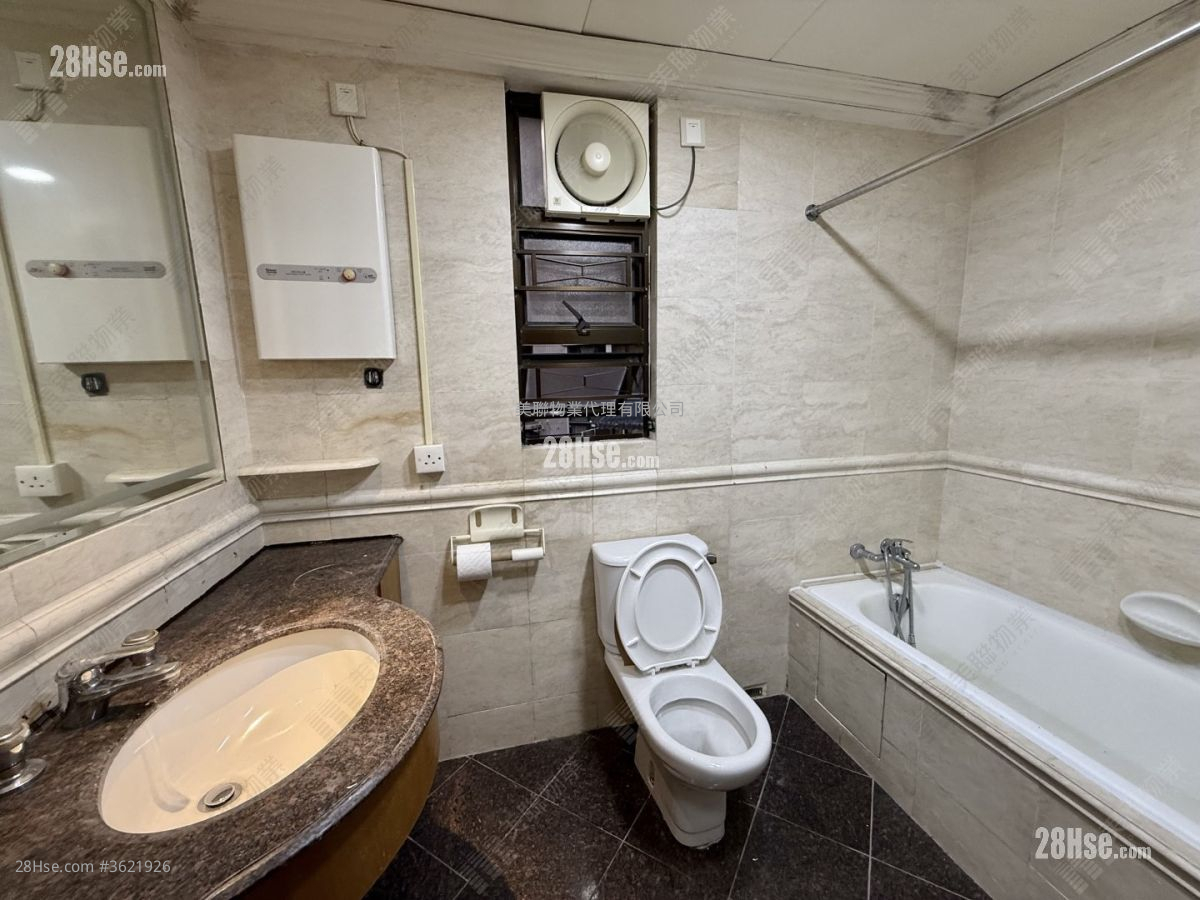 浴室: 大埔宝马山 租盘 3 房 , 3 浴室 915 平方尺 ( 85.0 平方米 ) 浴室: 大埔宝马山 租盘 3 房 , 3 浴室 915 平方尺 ( 85.0 平方米 )