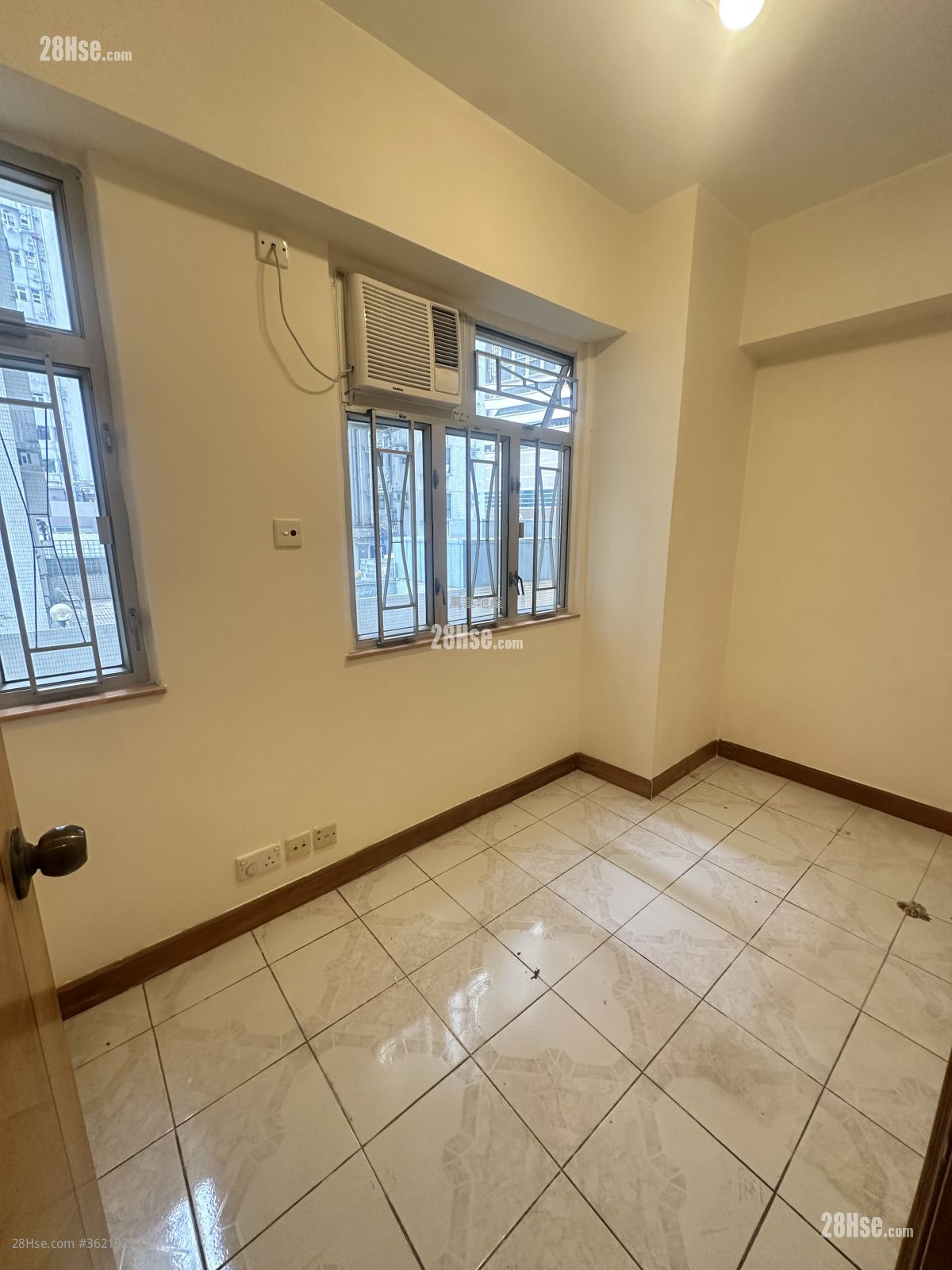 南雄大厦 售盘 2 房 , 1 浴室 362 平方尺 ( 33.6 平方米 ) 南雄大厦 售盘 2 房 , 1 浴室 362 平方尺 ( 33.6 平方米 )