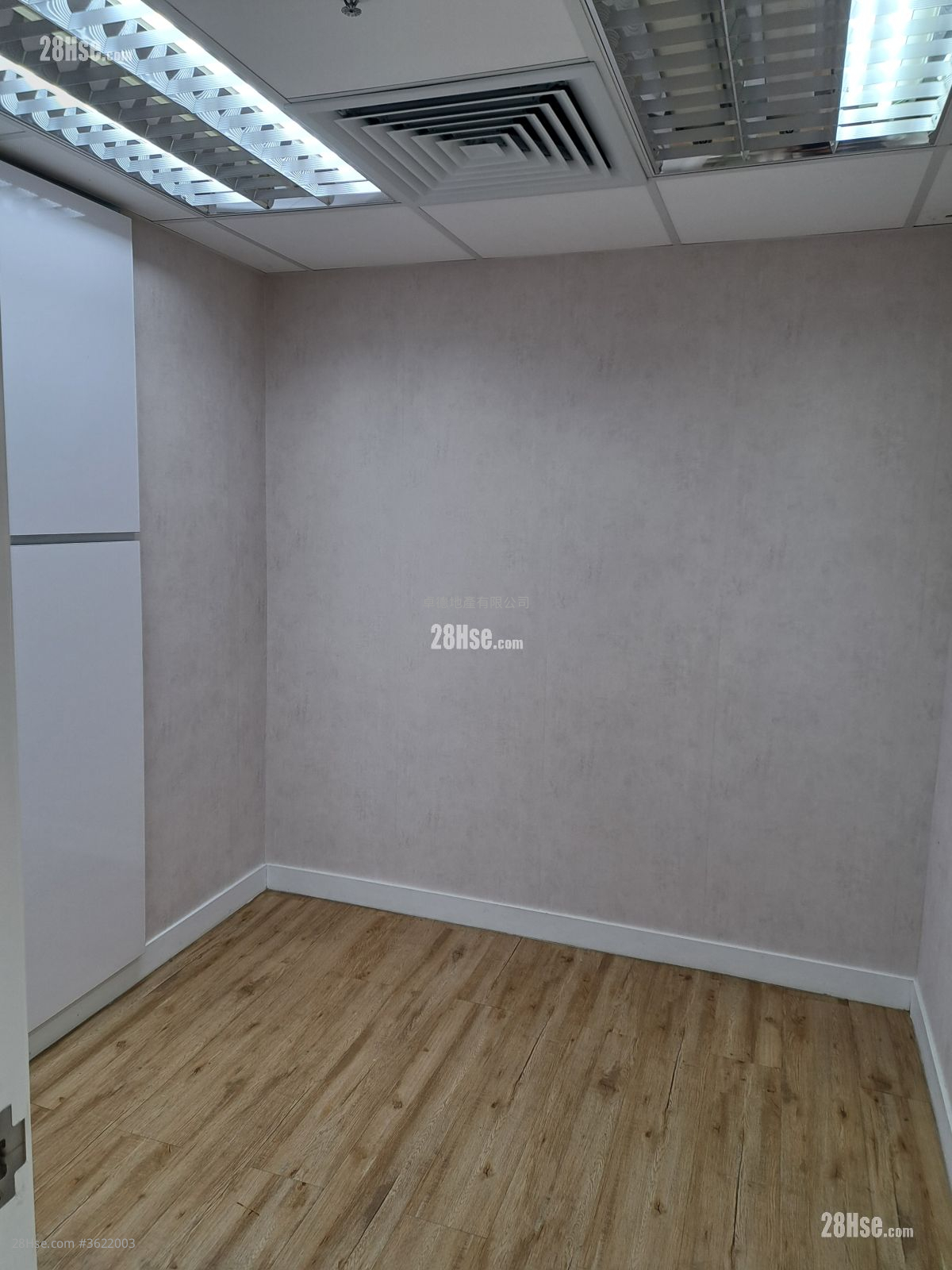 元朗贸易中心 租盘 3 房 349 平方尺 ( 32.4 平方米 ) 元朗贸易中心 租盘 3 房 349 平方尺 ( 32.4 平方米 )