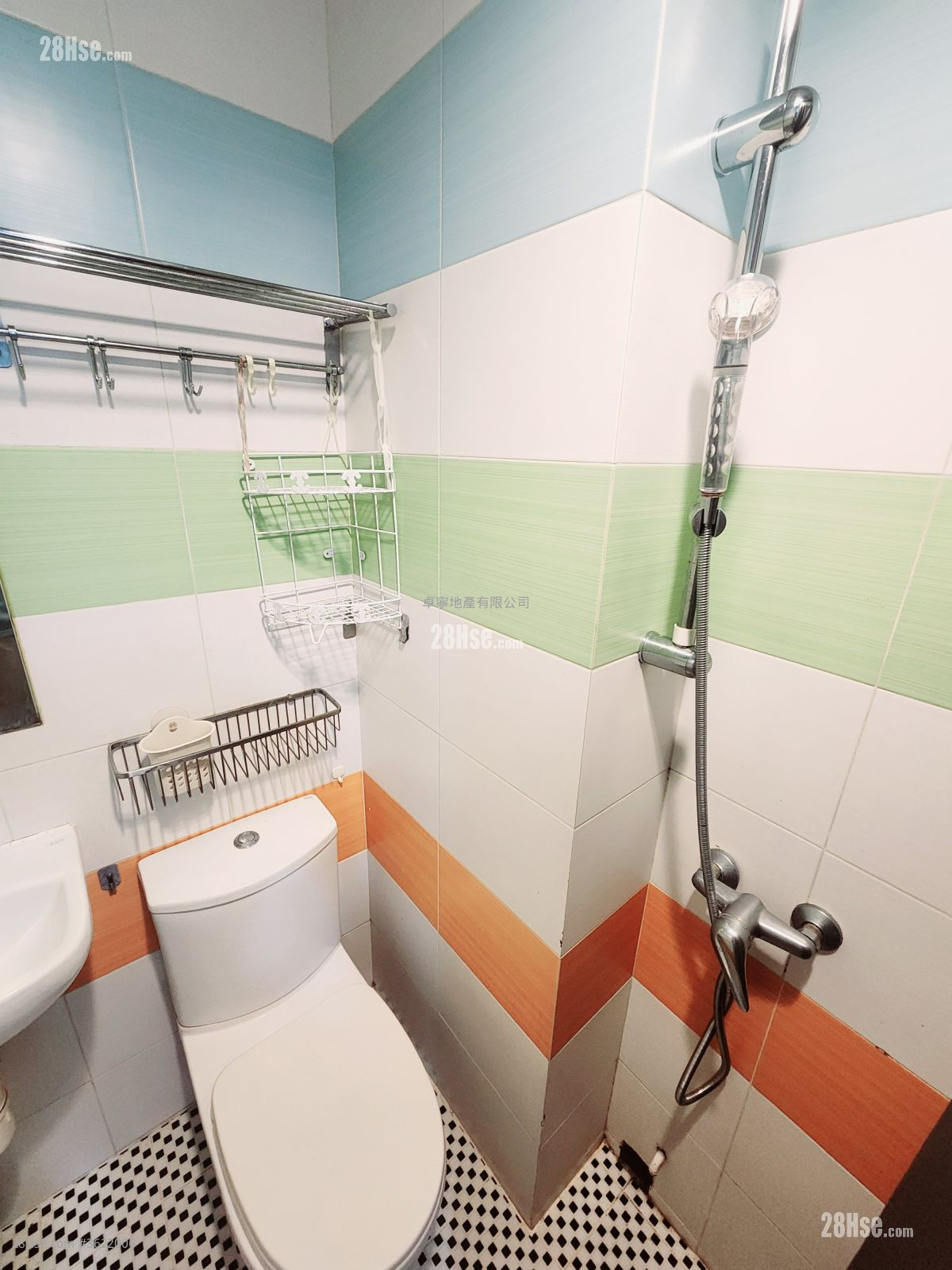 单幢楼房 租盘 120 平方尺 ( 11.1 平方米 ) 单幢楼房 租盘 120 平方尺 ( 11.1 平方米 )