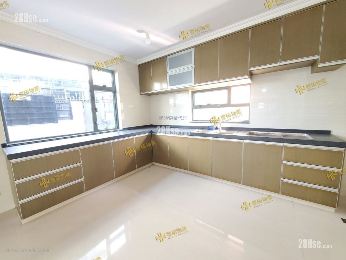 Village Rental 5+ Bedrooms , 4 Bathrooms Village Rental 5+ Bedrooms , 4 Bathrooms