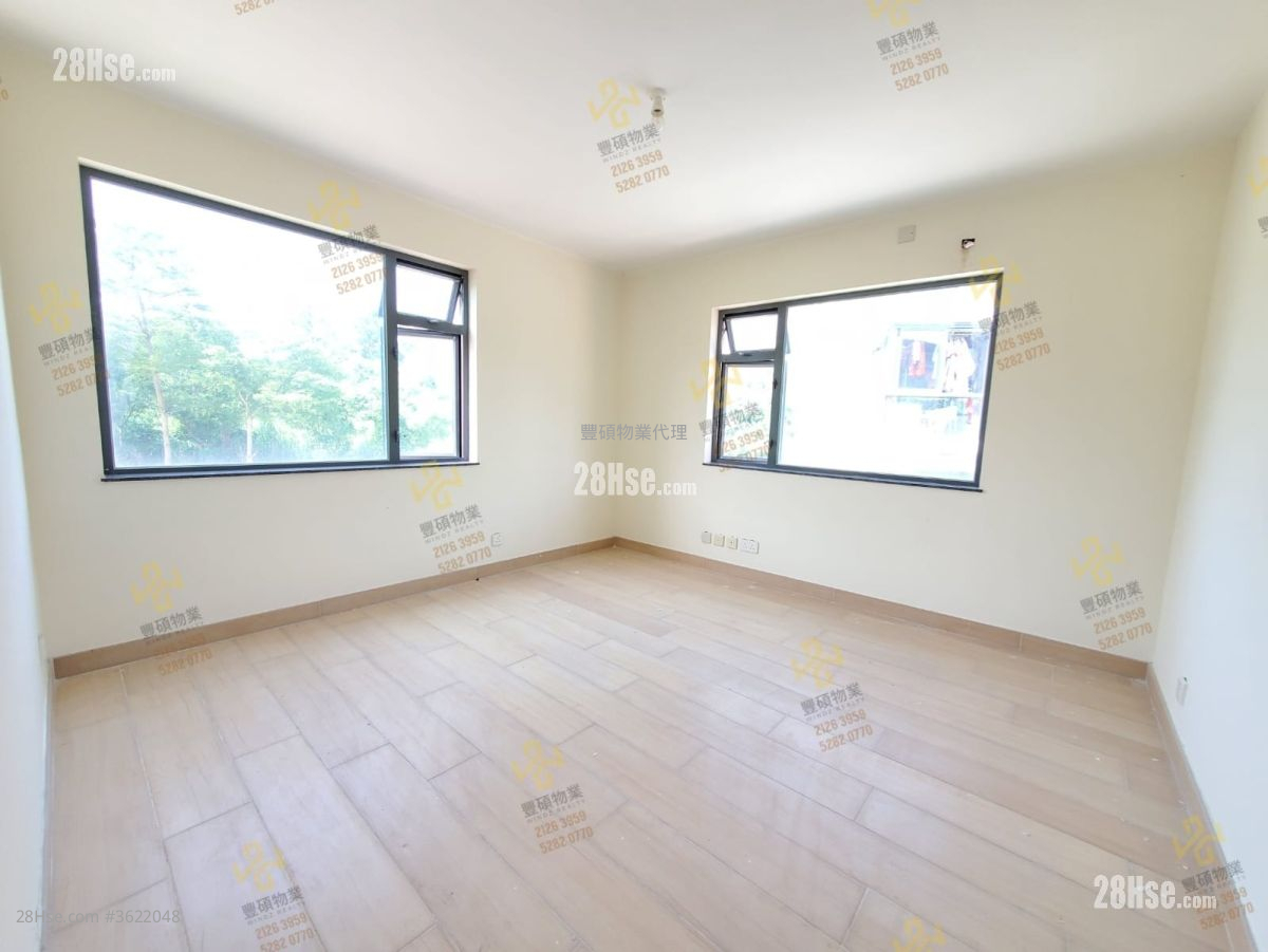 Village Rental 5+ Bedrooms , 4 Bathrooms Village Rental 5+ Bedrooms , 4 Bathrooms