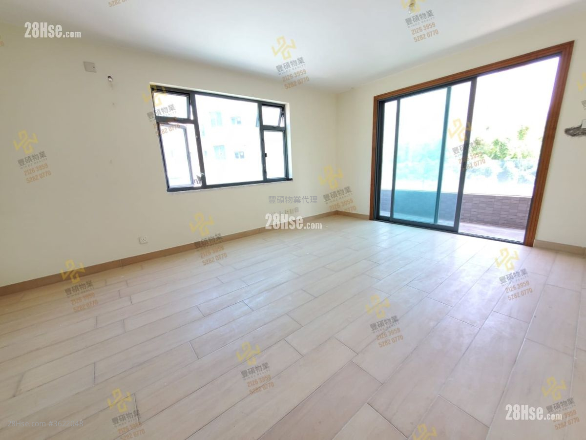 Village Rental 5+ Bedrooms , 4 Bathrooms Village Rental 5+ Bedrooms , 4 Bathrooms