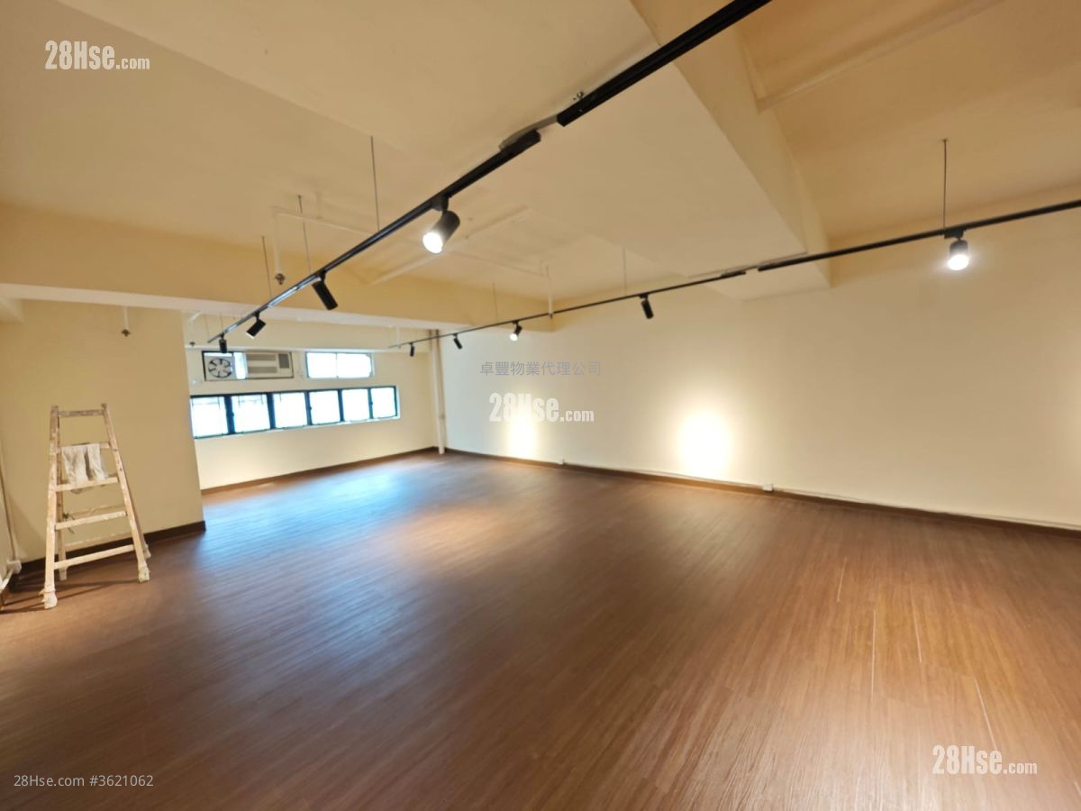 Siu Wai Industrial Centre Rental Studio , 1 Toilet 949 ft² ( 88.2 m² ) Siu Wai Industrial Centre Rental Studio , 1 Toilet 949 ft² ( 88.2 m² )