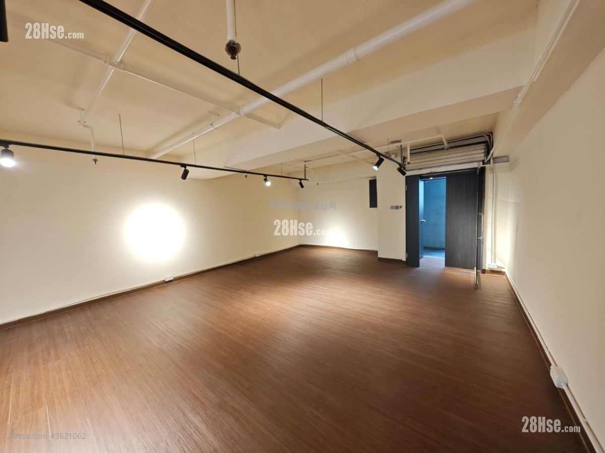 Siu Wai Industrial Centre Rental Studio , 1 Toilet 949 ft² ( 88.2 m² ) Siu Wai Industrial Centre Rental Studio , 1 Toilet 949 ft² ( 88.2 m² )