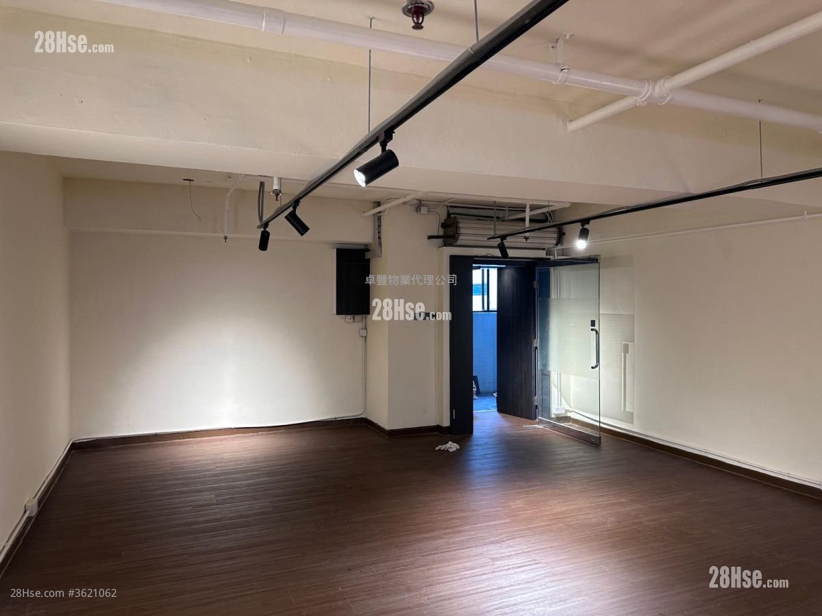 Siu Wai Industrial Centre Rental Studio , 1 Toilet 949 ft² ( 88.2 m² ) Siu Wai Industrial Centre Rental Studio , 1 Toilet 949 ft² ( 88.2 m² )