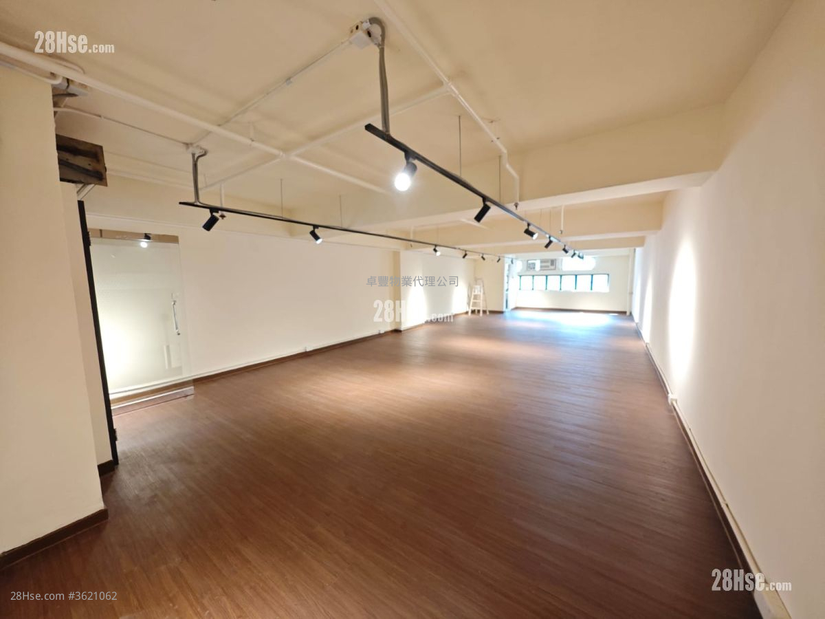 Siu Wai Industrial Centre Rental Studio , 1 Toilet 949 ft² ( 88.2 m² ) Siu Wai Industrial Centre Rental Studio , 1 Toilet 949 ft² ( 88.2 m² )