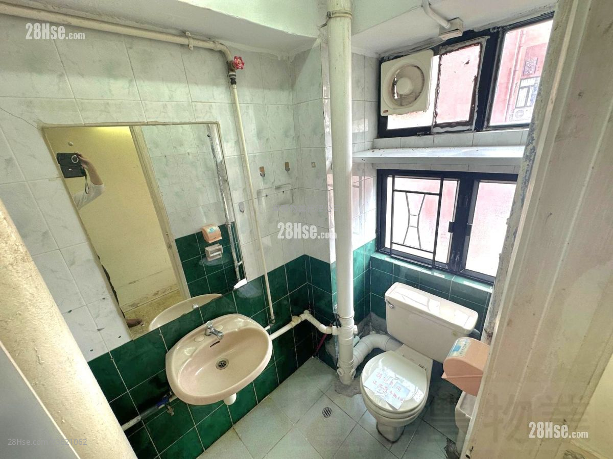 Siu Wai Industrial Centre Rental Studio , 1 Toilet 949 ft² ( 88.2 m² ) Siu Wai Industrial Centre Rental Studio , 1 Toilet 949 ft² ( 88.2 m² )