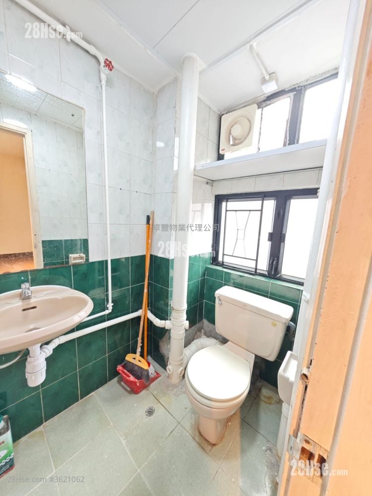 Siu Wai Industrial Centre Rental Studio , 1 Toilet 949 ft² ( 88.2 m² ) Siu Wai Industrial Centre Rental Studio , 1 Toilet 949 ft² ( 88.2 m² )