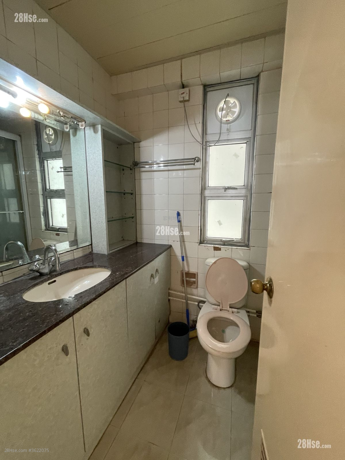 乐翠台 租盘 700 平方尺 ( 65.0 平方米 ) 乐翠台 租盘 700 平方尺 ( 65.0 平方米 )