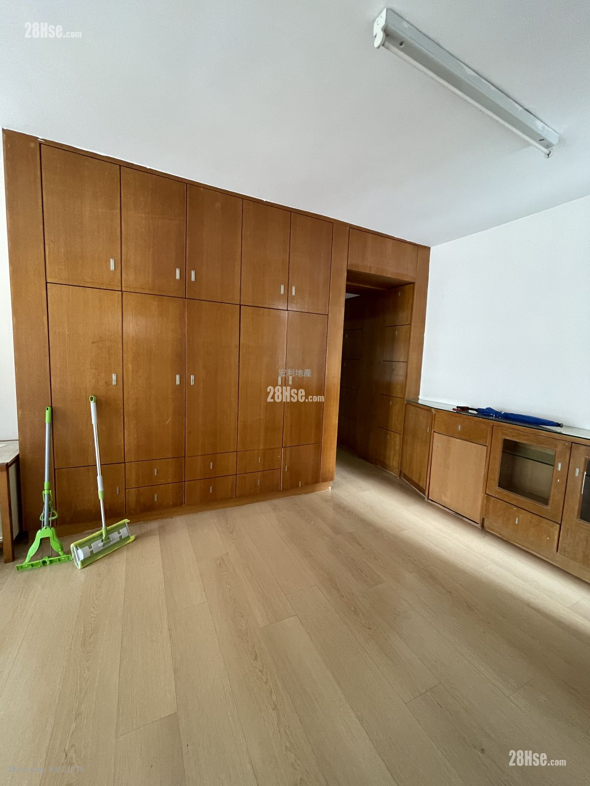 乐翠台 租盘 700 平方尺 ( 65.0 平方米 ) 乐翠台 租盘 700 平方尺 ( 65.0 平方米 )