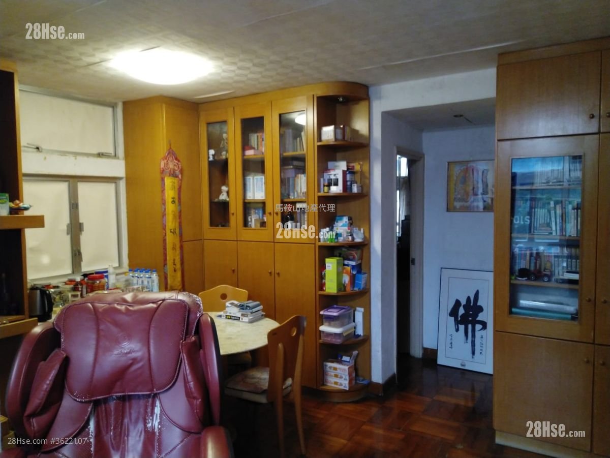 Kam Ying Court Sell 3 Bedrooms , 1 Bathroom 645 ft² ( 59.9 m² )