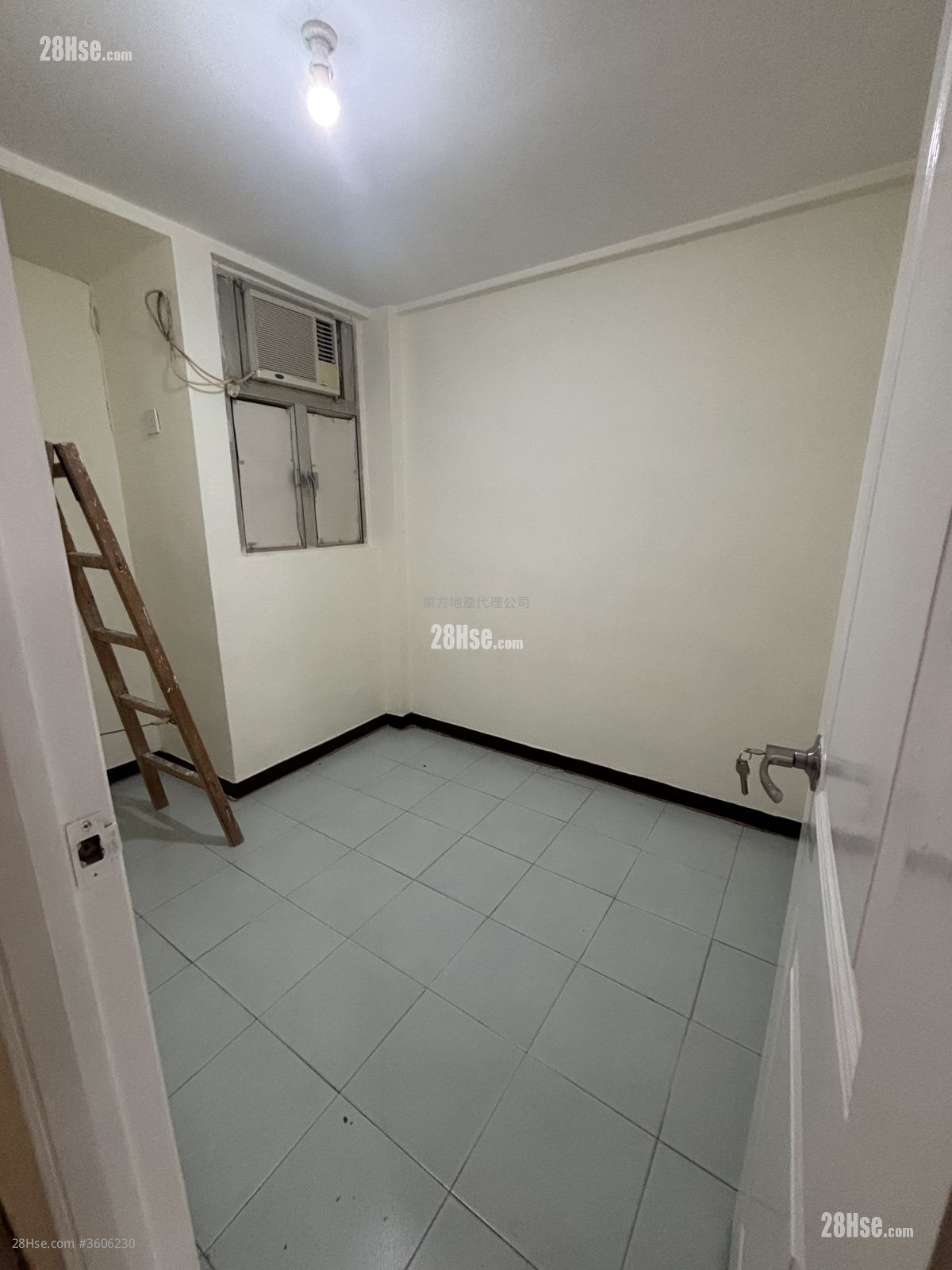 I-Feng Mansions Rental 3 Bedrooms , 1 Bathroom 389 ft² ( 36.1 m² ) I-Feng Mansions Rental 3 Bedrooms , 1 Bathroom 389 ft² ( 36.1 m² )