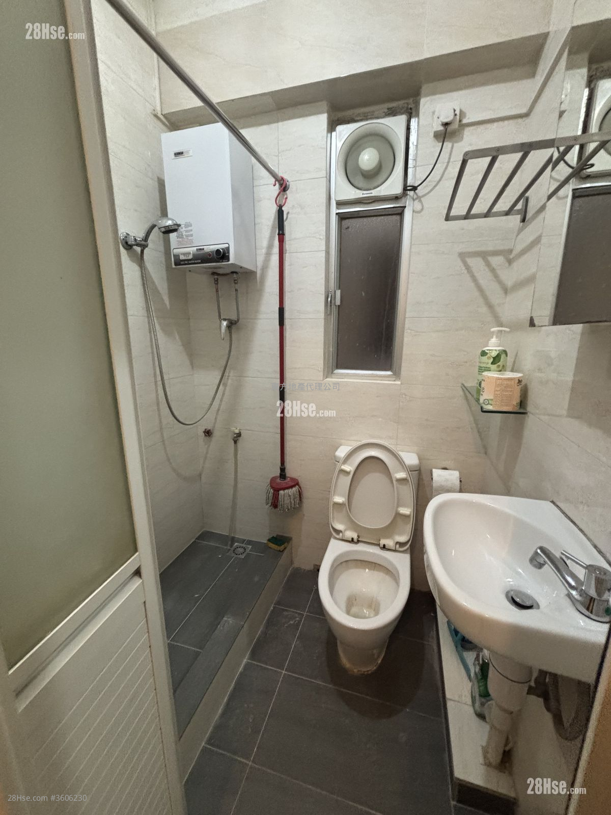 I-Feng Mansions Rental 3 Bedrooms , 1 Bathroom 389 ft² ( 36.1 m² ) I-Feng Mansions Rental 3 Bedrooms , 1 Bathroom 389 ft² ( 36.1 m² )