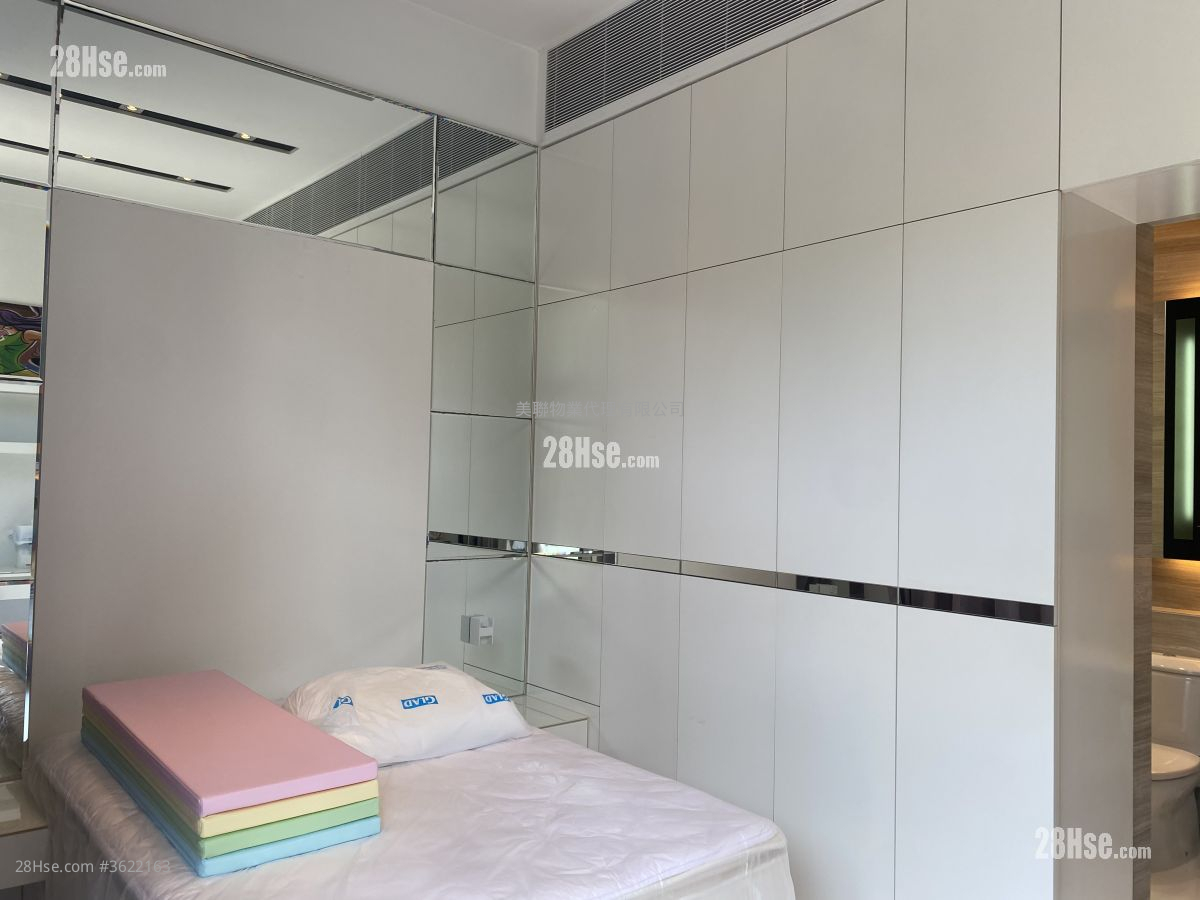 The Vineyard Sell 3 Bedrooms 1,591 ft² ( 147.8 m² ) The Vineyard Sell 3 Bedrooms 1,591 ft² ( 147.8 m² )