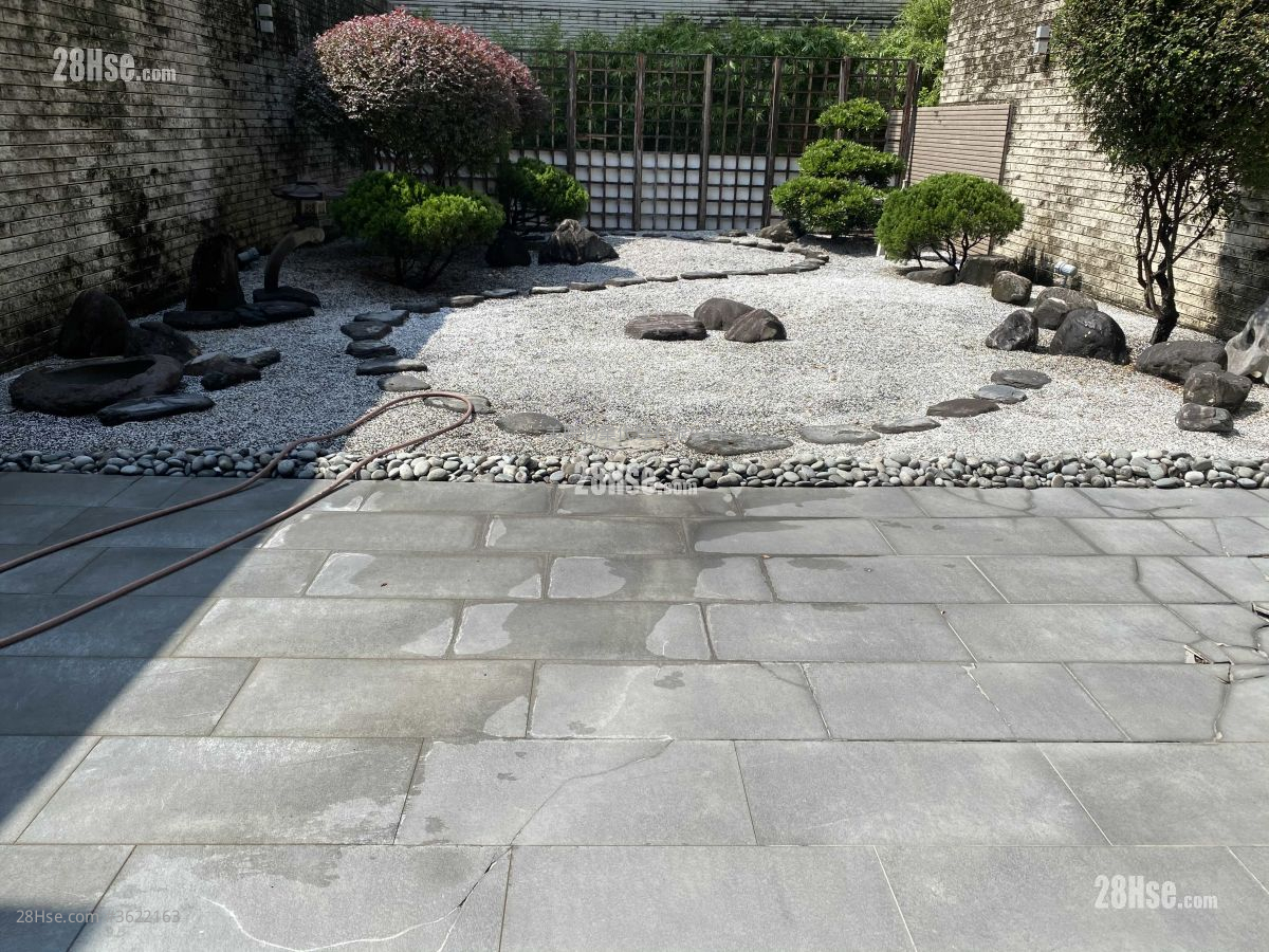 The Vineyard Sell 3 Bedrooms 1,591 ft² ( 147.8 m² ) The Vineyard Sell 3 Bedrooms 1,591 ft² ( 147.8 m² )