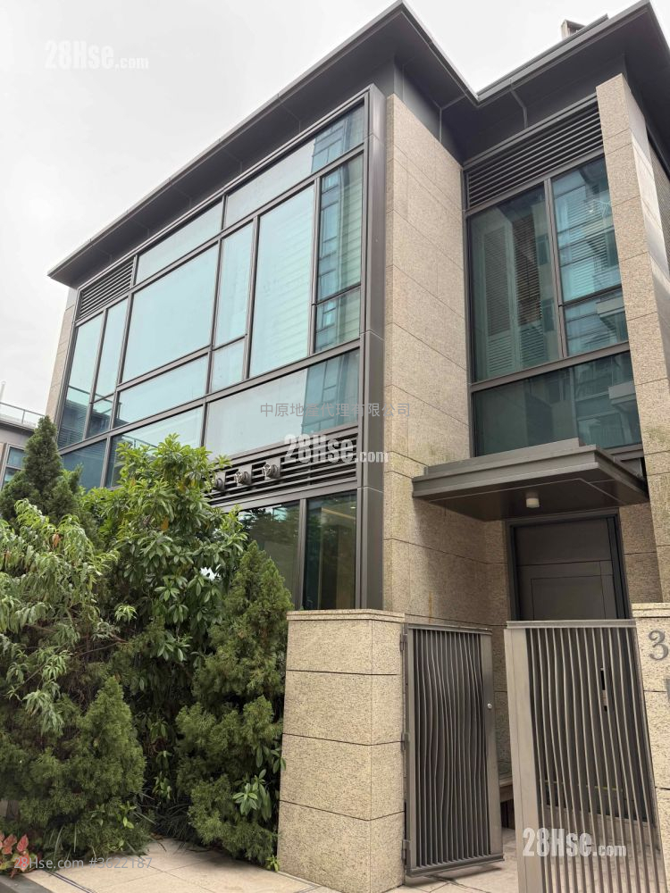 Capri Sell 4 Bedrooms , 3 Bathrooms 1,987 ft² ( 184.6 m² ) Capri Sell 4 Bedrooms , 3 Bathrooms 1,987 ft² ( 184.6 m² )