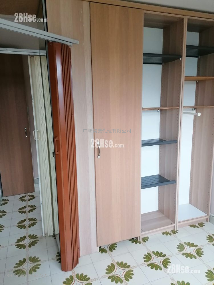 Pok Hong Estate Sell 443 ft² ( 41.2 m² ) Pok Hong Estate Sell 443 ft² ( 41.2 m² )