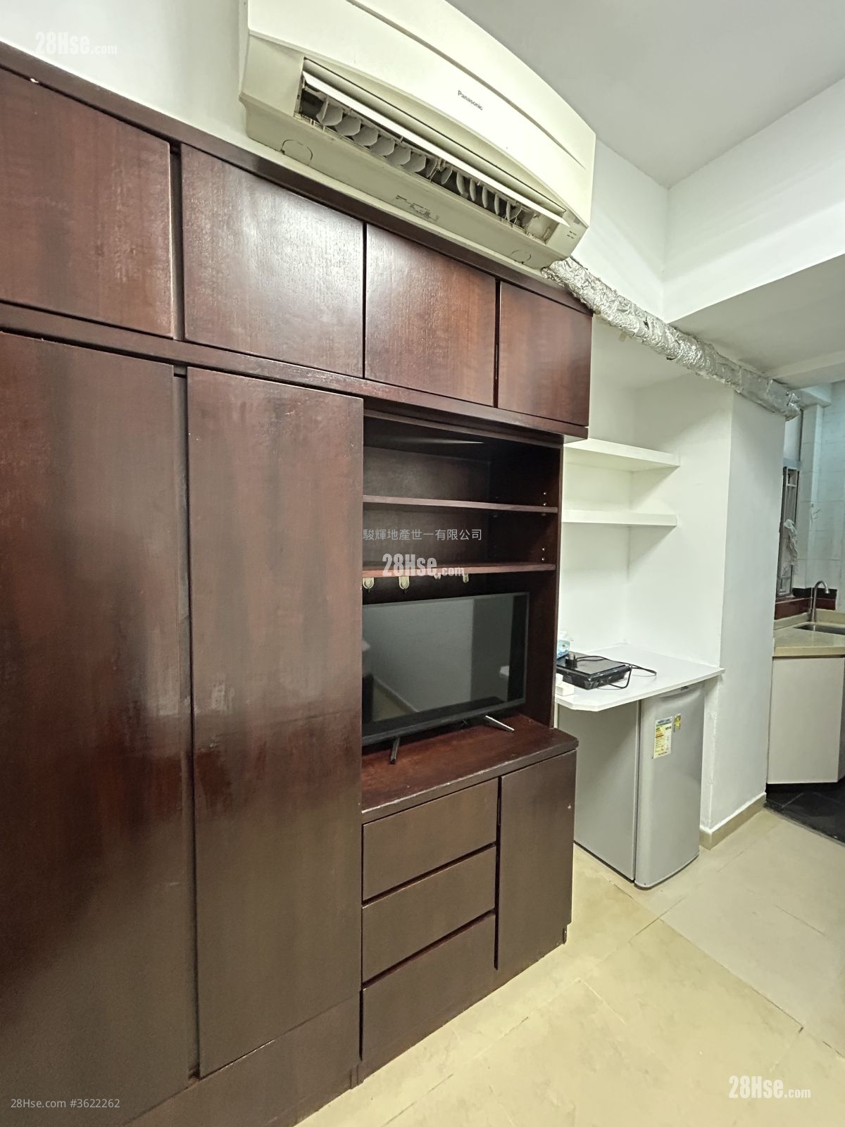 Kimberley Mansion Rental Studio , 1 Bathroom 120 ft² ( 11.1 m² ) Kimberley Mansion Rental Studio , 1 Bathroom 120 ft² ( 11.1 m² )