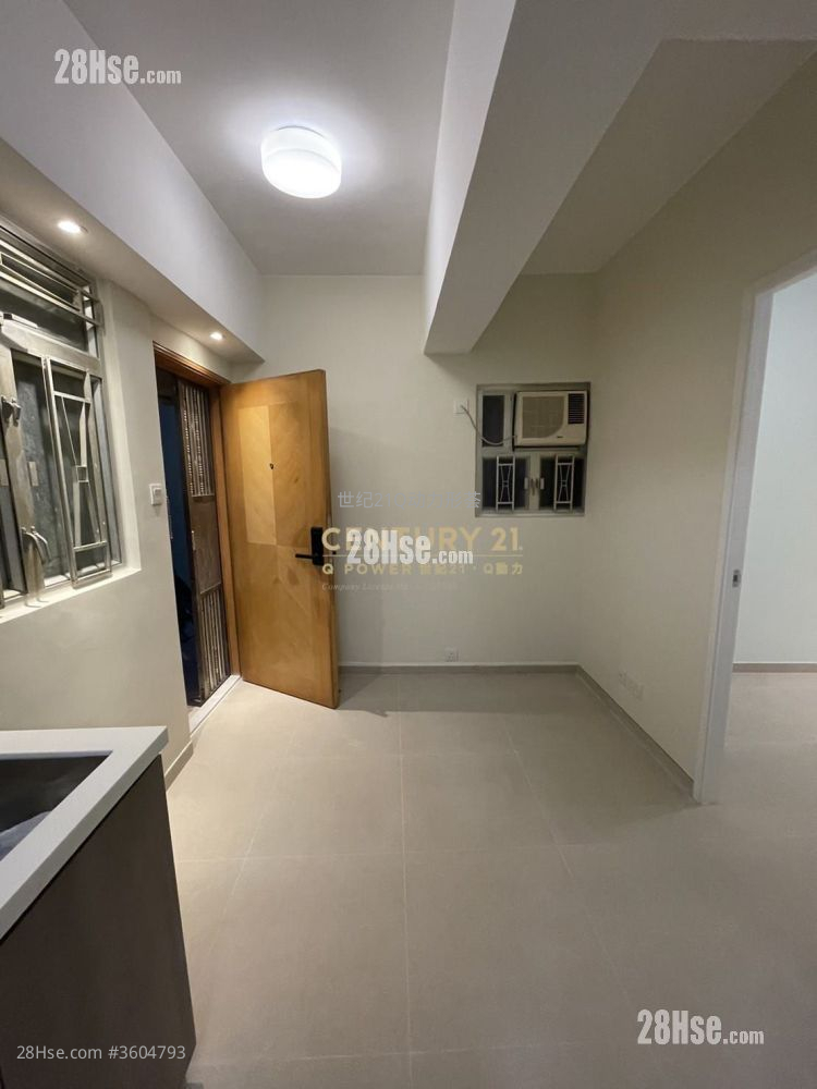 Hung Lee Building Sell 2 Bedrooms , 1 Bathroom 271 ft² ( 25.2 m² )