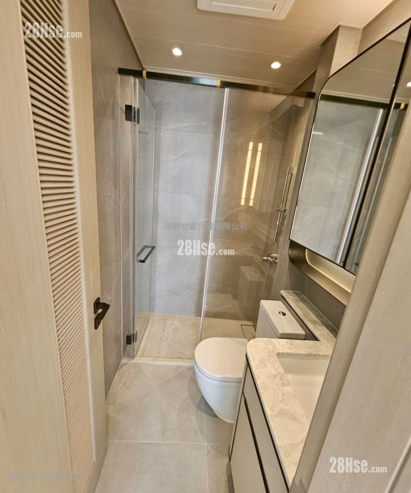 Seasons Place 售盘 2 房 , 1 浴室 437 平方尺 ( 40.6 平方米 ) Seasons Place 售盘 2 房 , 1 浴室 437 平方尺 ( 40.6 平方米 )