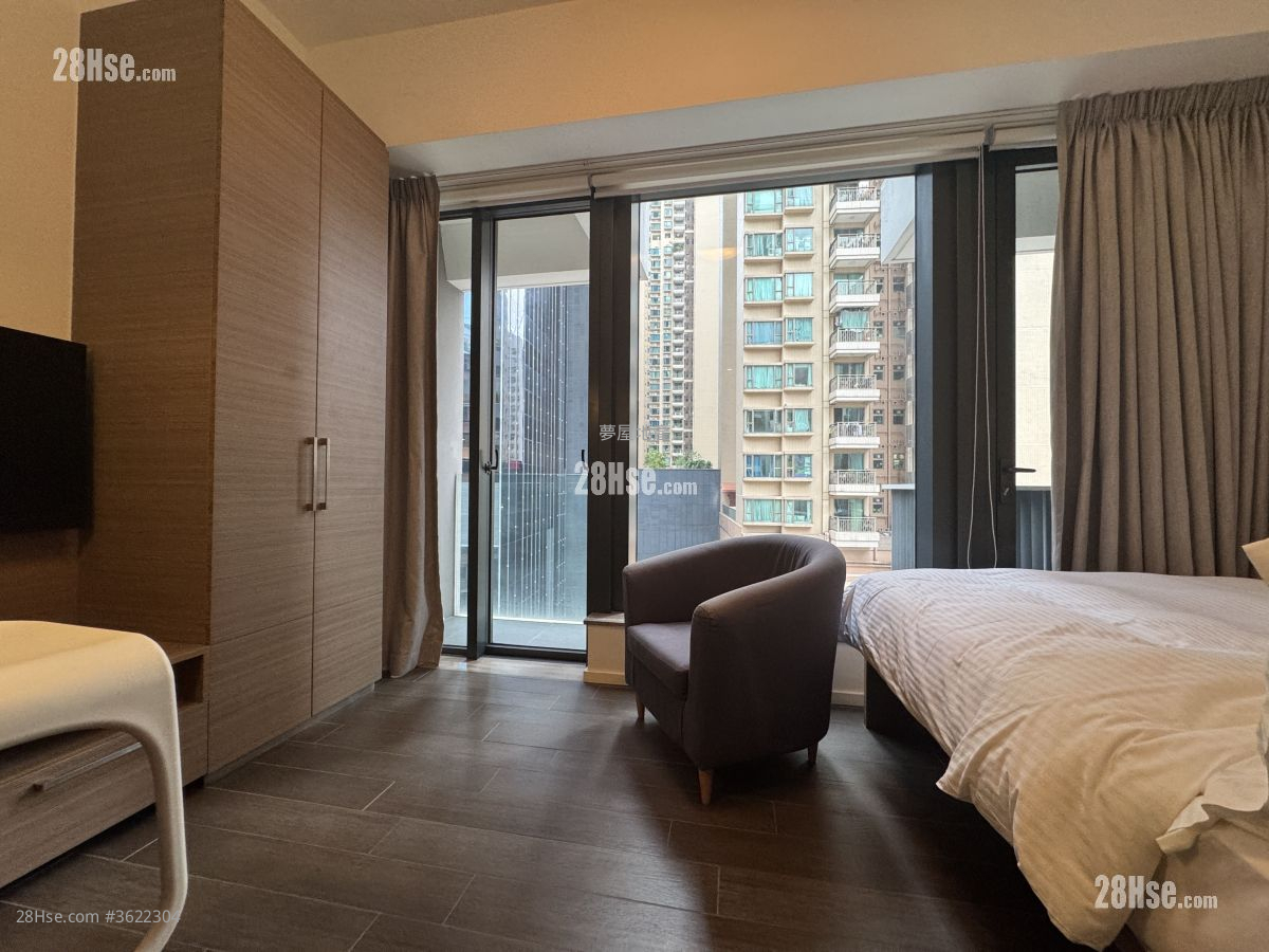 Queen's Cube Rental Studio , 1 Bathroom 270 ft² ( 25.1 m² ) Queen's Cube Rental Studio , 1 Bathroom 270 ft² ( 25.1 m² )