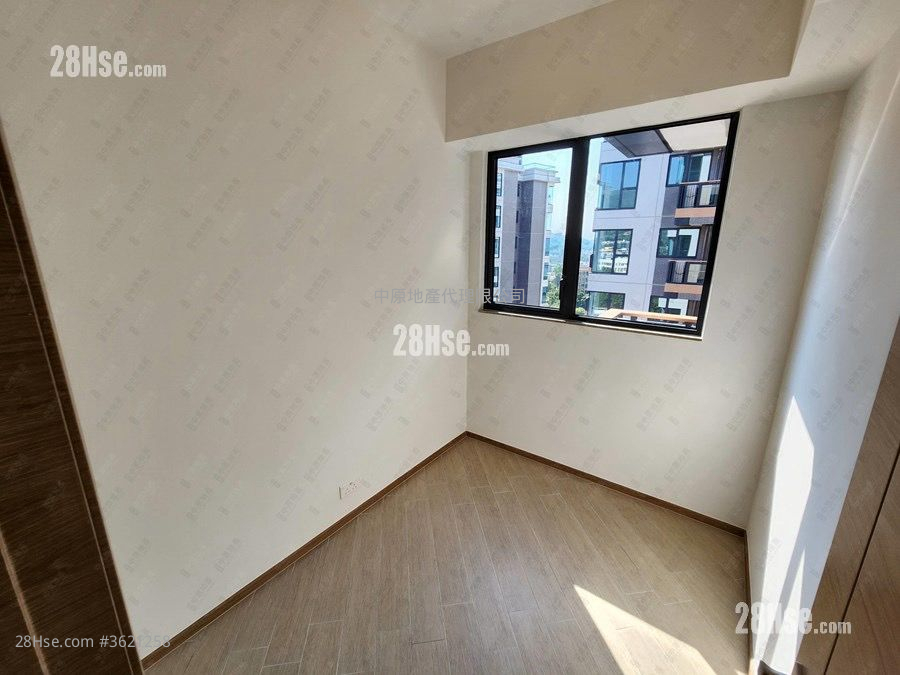 High Park Sell 2 Bedrooms , 1 Bathroom 445 ft² ( 41.3 m² ) High Park Sell 2 Bedrooms , 1 Bathroom 445 ft² ( 41.3 m² )