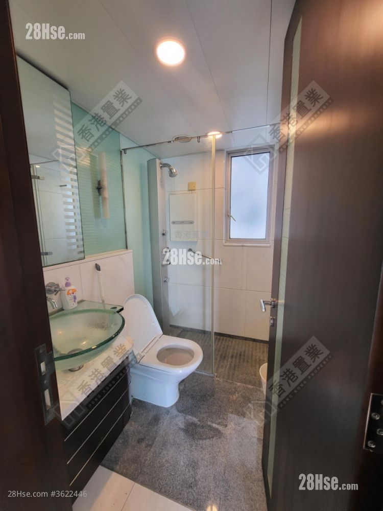 君临天下 售盘 3 房 , 2 浴室 1,062 平方尺 ( 98.7 平方米 ) 君临天下 售盘 3 房 , 2 浴室 1,062 平方尺 ( 98.7 平方米 )