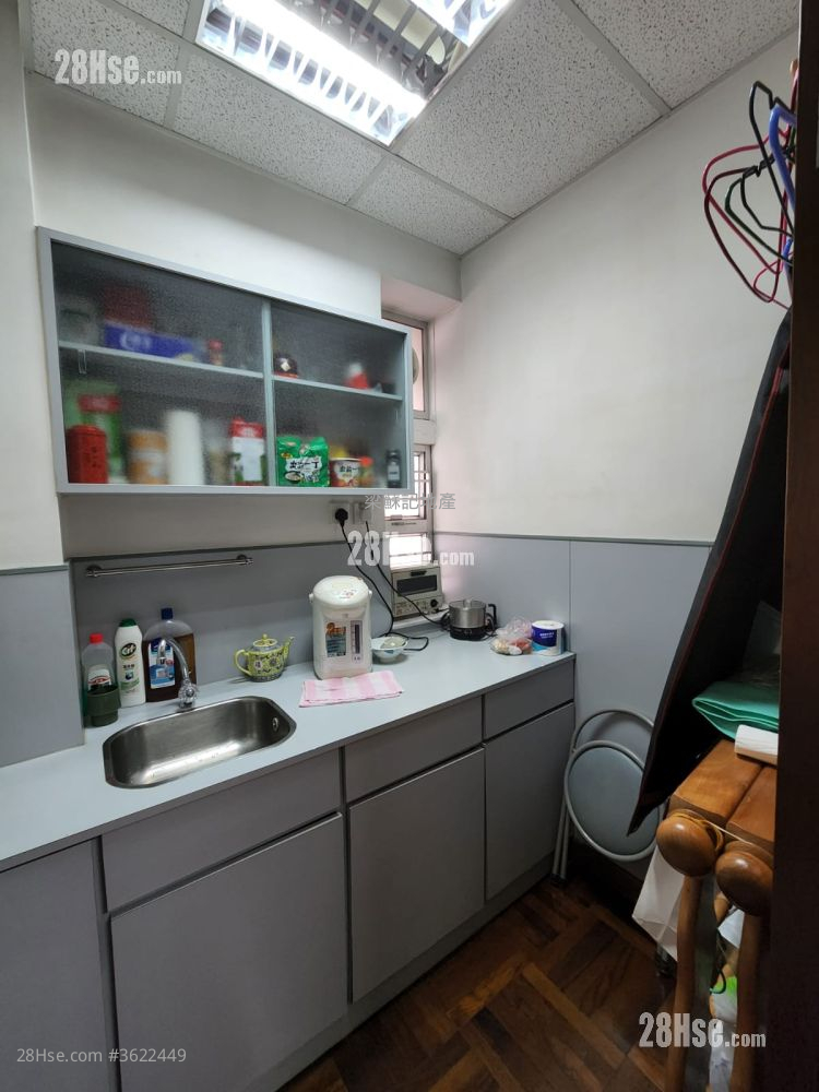 高威楼 售盘 1 房 , 1 厕所 350 平方尺 ( 32.5 平方米 ) 高威楼 售盘 1 房 , 1 厕所 350 平方尺 ( 32.5 平方米 )