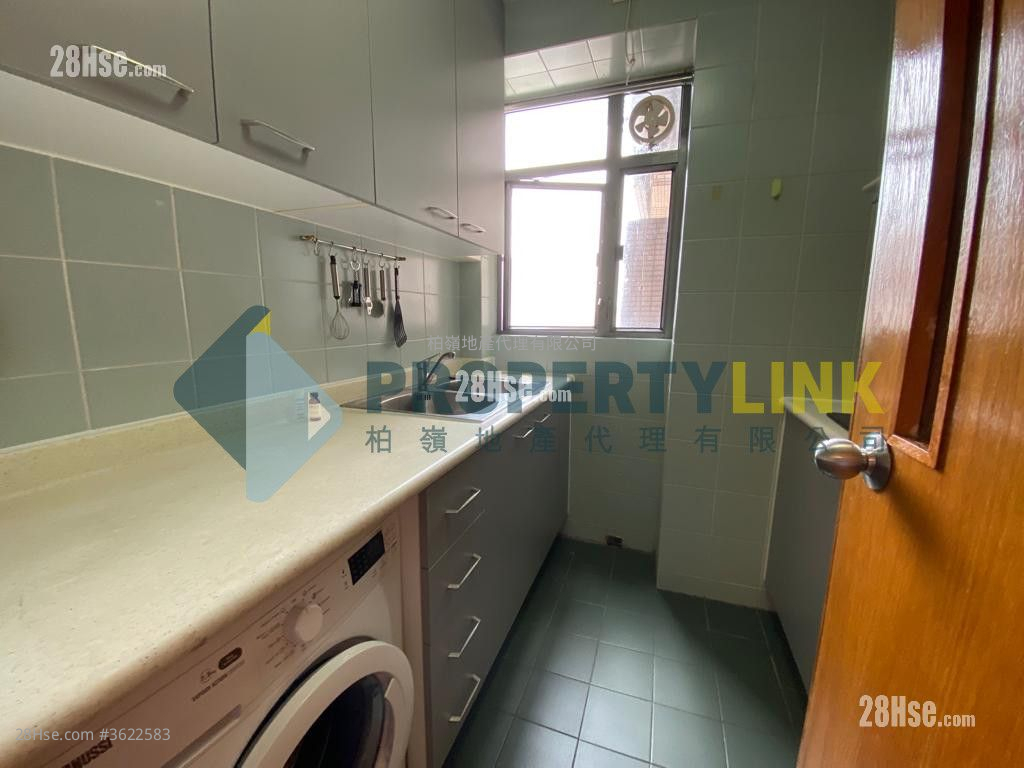 Hollywood Terrace Sell 616 ft² ( 57.2 m² ) Hollywood Terrace Sell 616 ft² ( 57.2 m² )