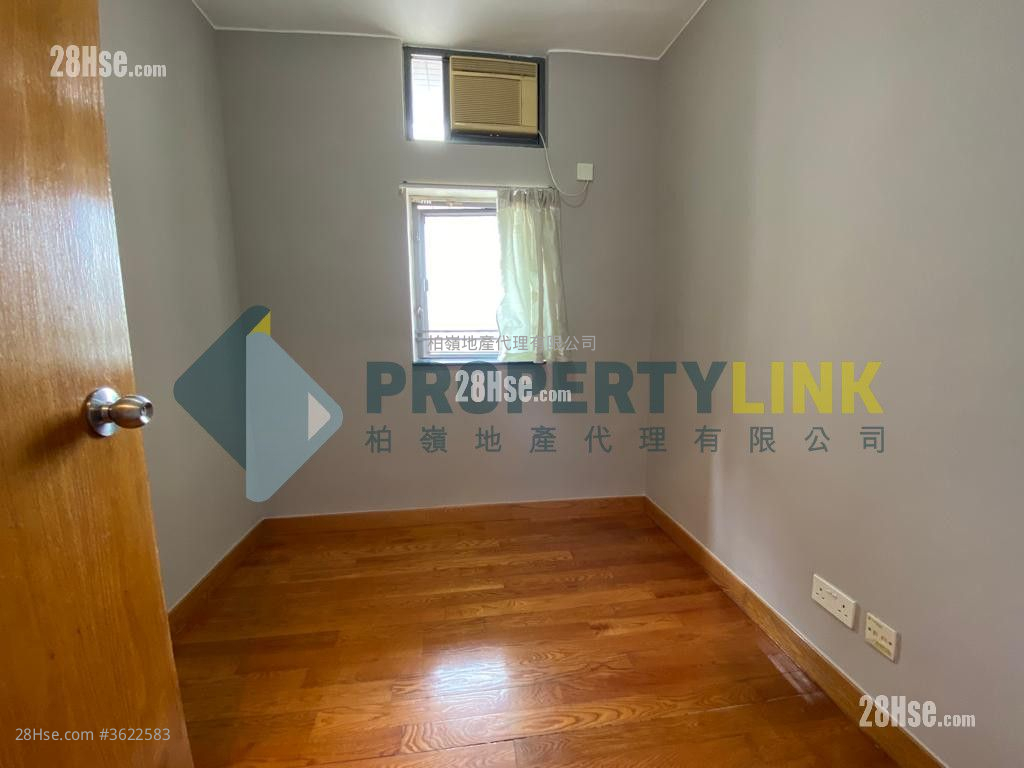 Hollywood Terrace Sell 616 ft² ( 57.2 m² ) Hollywood Terrace Sell 616 ft² ( 57.2 m² )