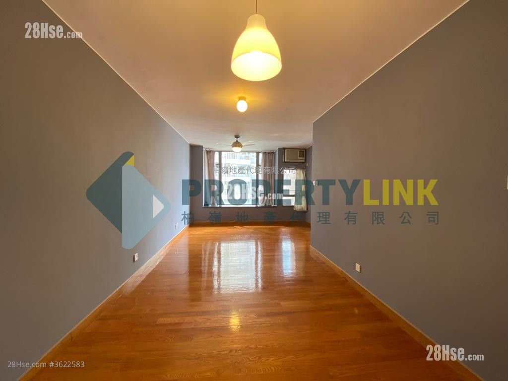 Hollywood Terrace Sell 616 ft² ( 57.2 m² ) Hollywood Terrace Sell 616 ft² ( 57.2 m² )