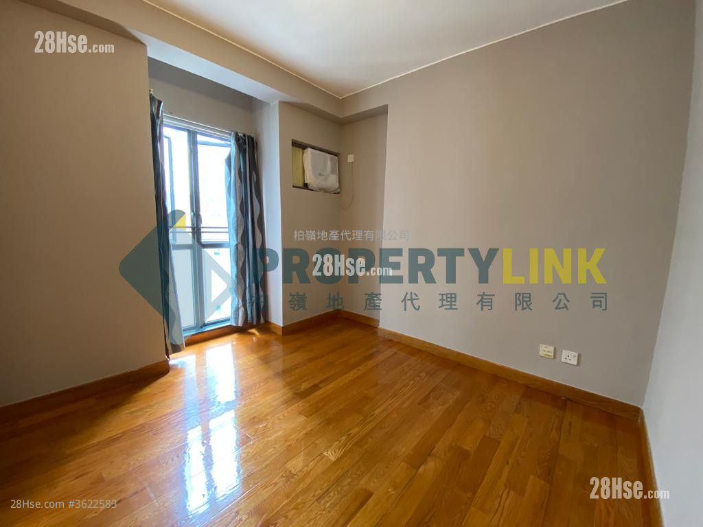 Hollywood Terrace Sell 616 ft² ( 57.2 m² ) Hollywood Terrace Sell 616 ft² ( 57.2 m² )