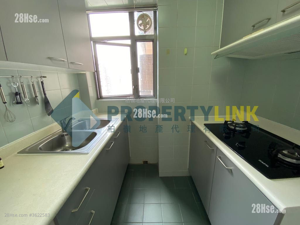 Hollywood Terrace Sell 616 ft² ( 57.2 m² ) Hollywood Terrace Sell 616 ft² ( 57.2 m² )