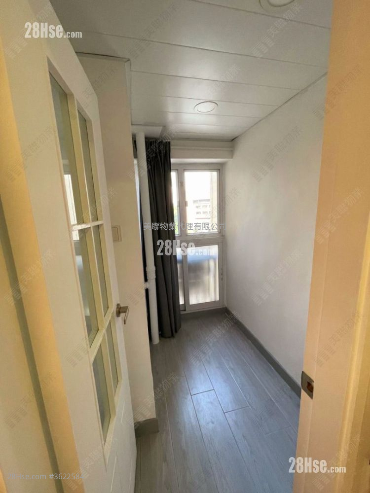 Mei Foo Sun Chuen Rental 2 Bedrooms , 2 Bathrooms 716 ft² ( 66.5 m² ) Mei Foo Sun Chuen Rental 2 Bedrooms , 2 Bathrooms 716 ft² ( 66.5 m² )