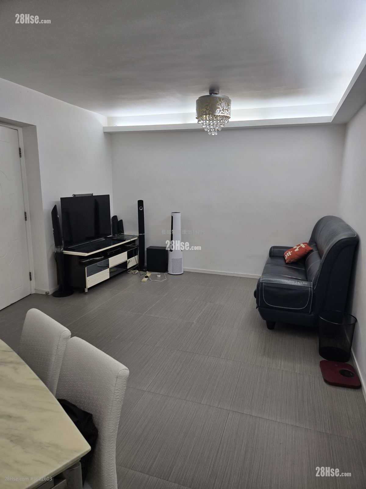 Kornhill Garden Rental 3 Bedrooms , 1 Bathroom 592 ft² ( 55.0 m² ) Kornhill Garden Rental 3 Bedrooms , 1 Bathroom 592 ft² ( 55.0 m² )