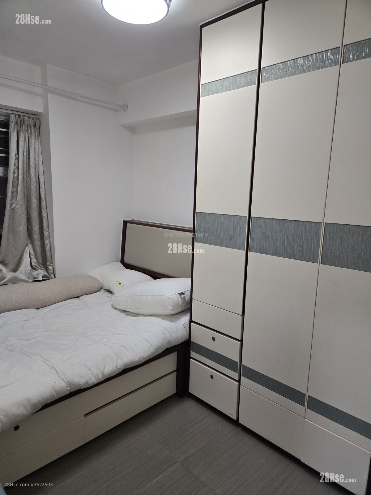 Kornhill Garden Rental 3 Bedrooms , 1 Bathroom 592 ft² ( 55.0 m² ) Kornhill Garden Rental 3 Bedrooms , 1 Bathroom 592 ft² ( 55.0 m² )