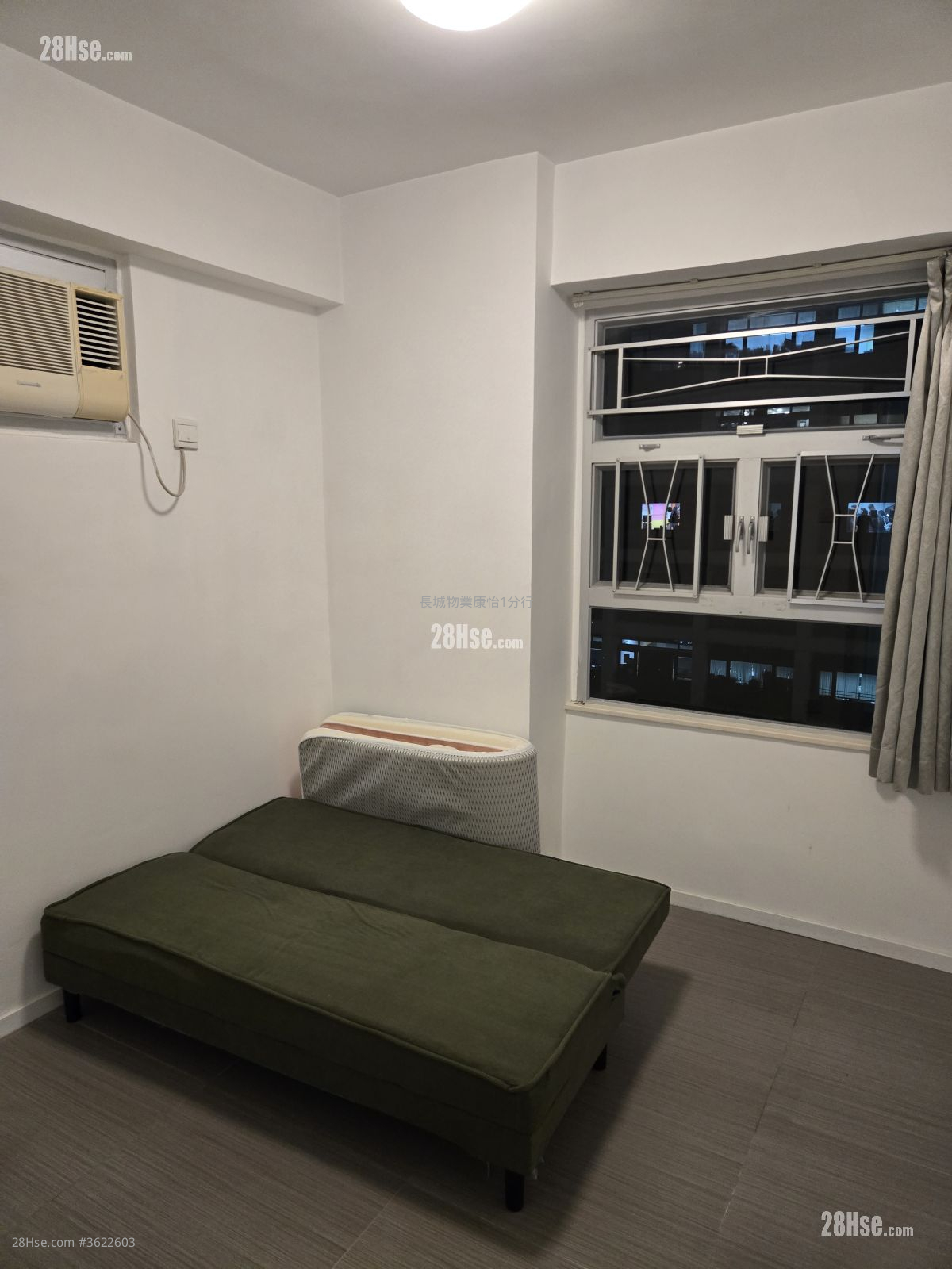 Kornhill Garden Rental 3 Bedrooms , 1 Bathroom 592 ft² ( 55.0 m² ) Kornhill Garden Rental 3 Bedrooms , 1 Bathroom 592 ft² ( 55.0 m² )