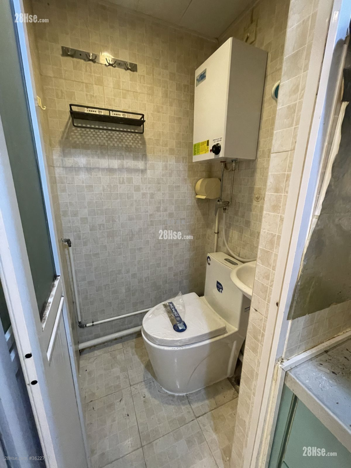 唐楼 租盘 1 房 , 1 浴室 180 平方尺 ( 16.7 平方米 ) 唐楼 租盘 1 房 , 1 浴室 180 平方尺 ( 16.7 平方米 )