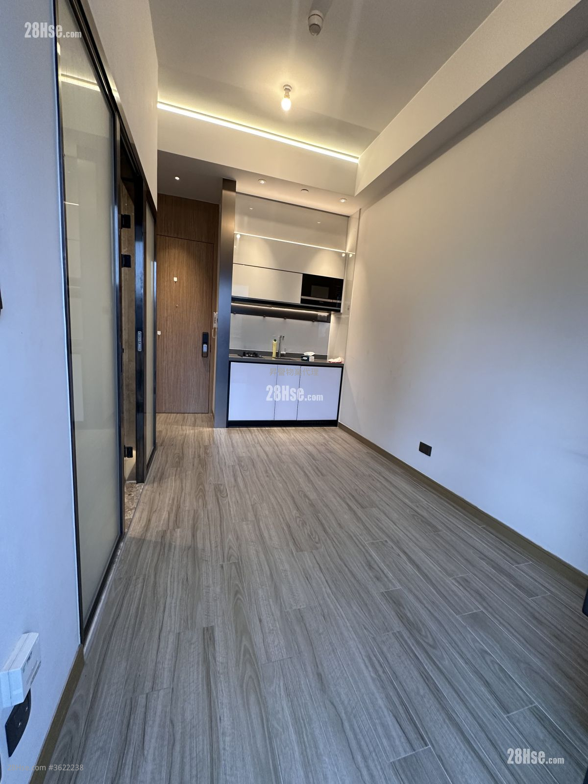 The Vantage Rental Studio 196 ft² ( 18.2 m² ) The Vantage Rental Studio 196 ft² ( 18.2 m² )