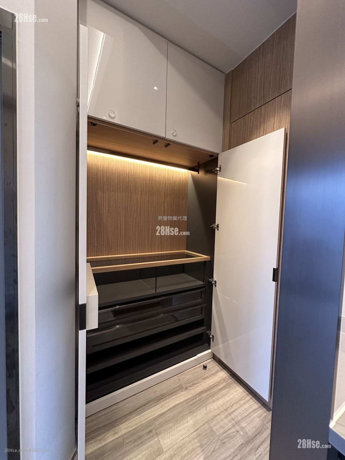 The Vantage Rental Studio 196 ft² ( 18.2 m² ) The Vantage Rental Studio 196 ft² ( 18.2 m² )